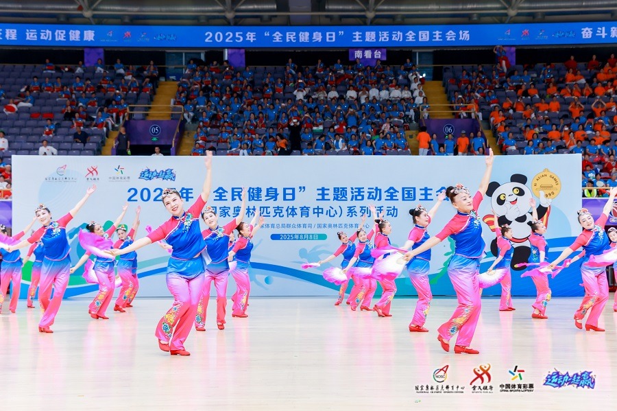 篮球湖人球员训练中展现惊人弹跳